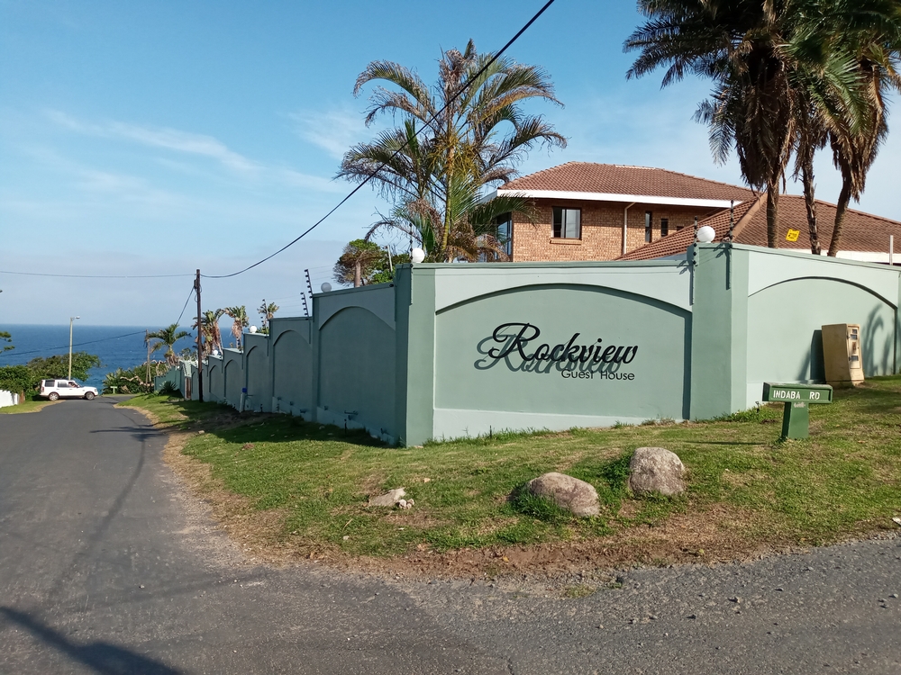 Rockview Guest House Roadside view, turn right when you see this sign, the driveway entrance will then be on your left